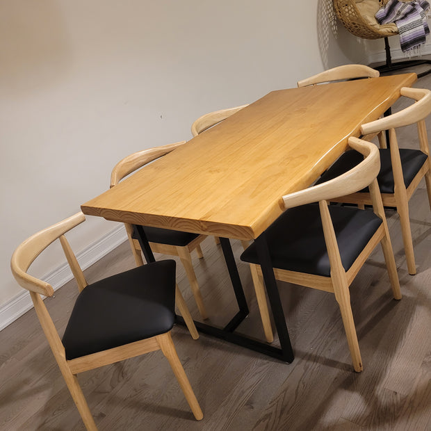 Horn chair with cushion (PU leather)AR Dynamic CaEnhance your dining experience with our solid wood dining chairs with a unique horn-shaped design. Made from high quality rubberwood, these chairs provide a stable acushion (PU leather)AR Dynamic Ca