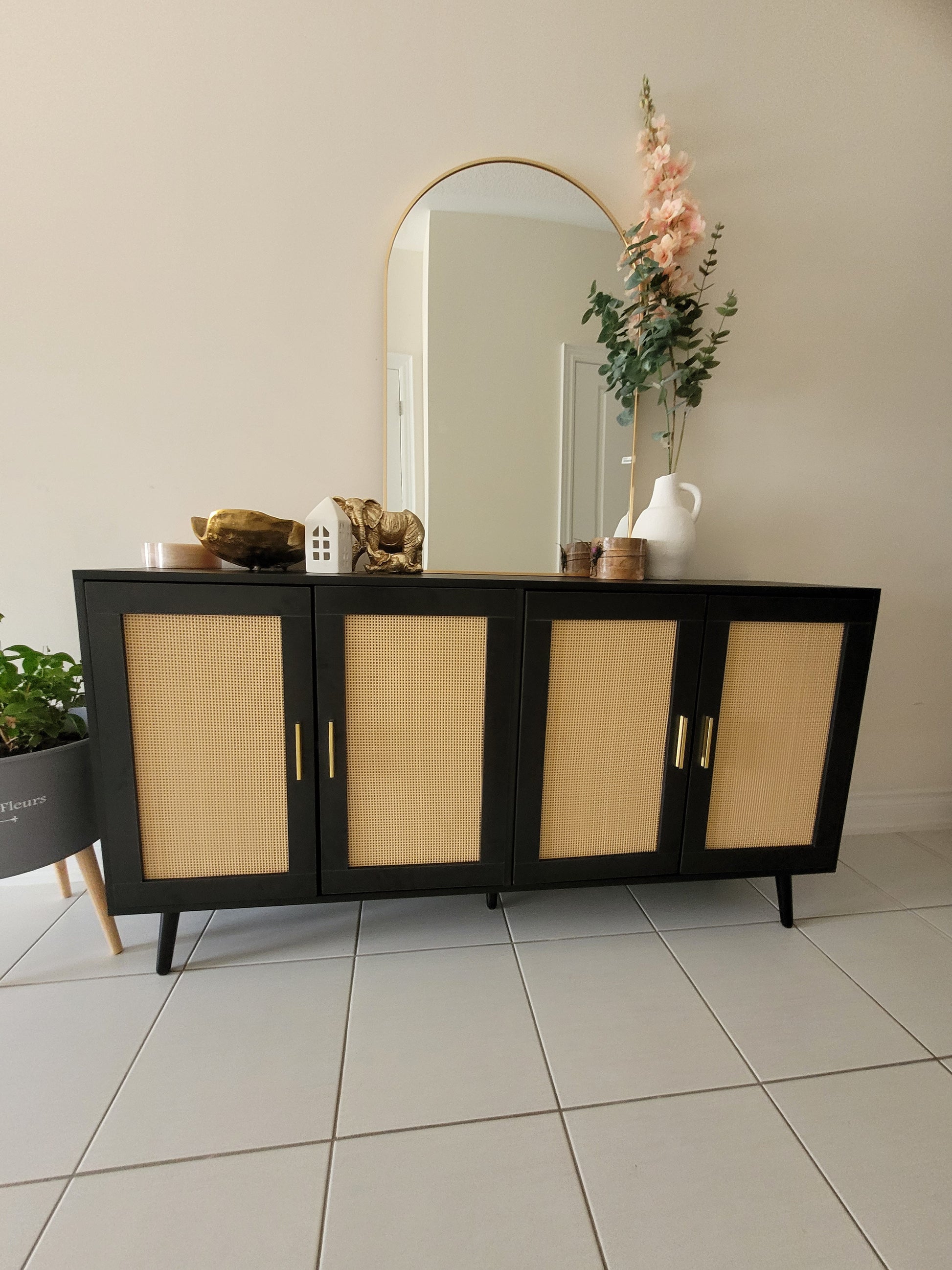 Accent Rattan Sideboard Buffet Cabinet with 4 Rattan Doors.AR Dynamic CaThe Handcrafted from natural rattan give an elegant modern look.
It has noiseless closure with cushioning design for added comfort.
This is made of premium particlebLiving RoomAccent Rattan Sideboard Buffet CabinetAR Dynamic Ca