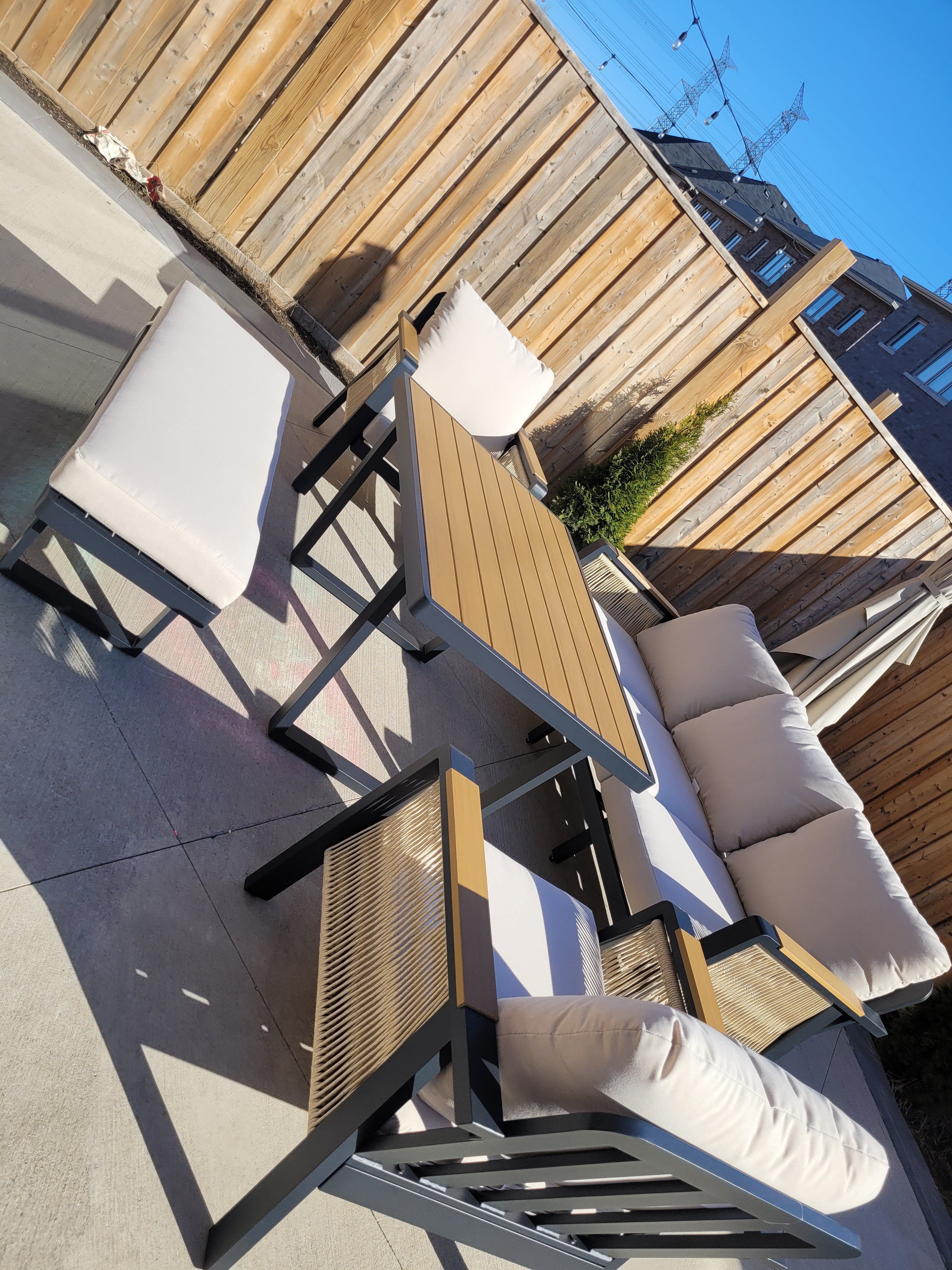 SNAKK SKITTENT Luxury Aluminum Dinning Patio Set with Teak Wood Accents – Modern Outdoor Lounge Set