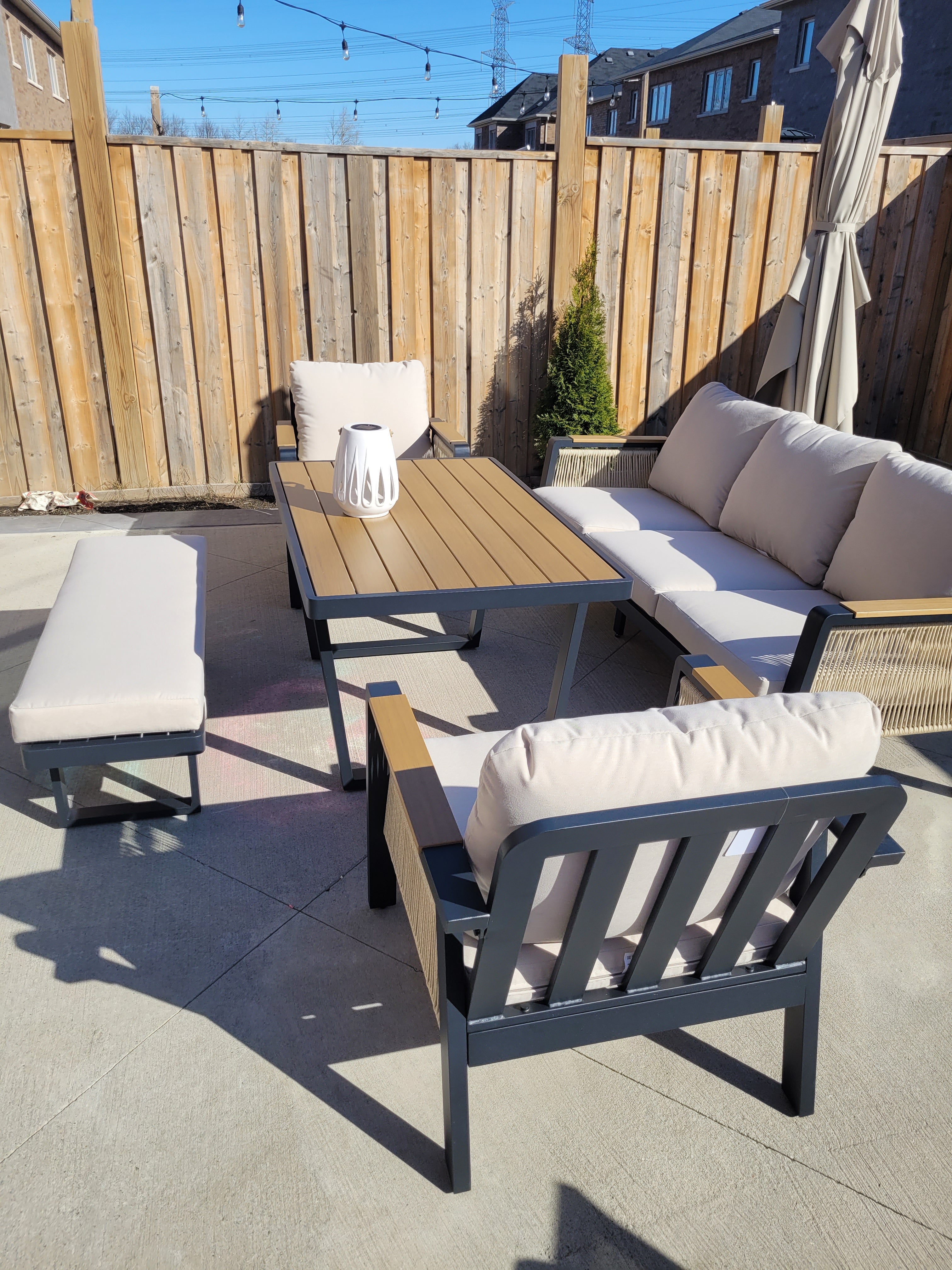 SNAKK SKITTENT Luxury Aluminum Dining Patio Set with Teak Wood Accents – Modern Outdoor Lounge Set