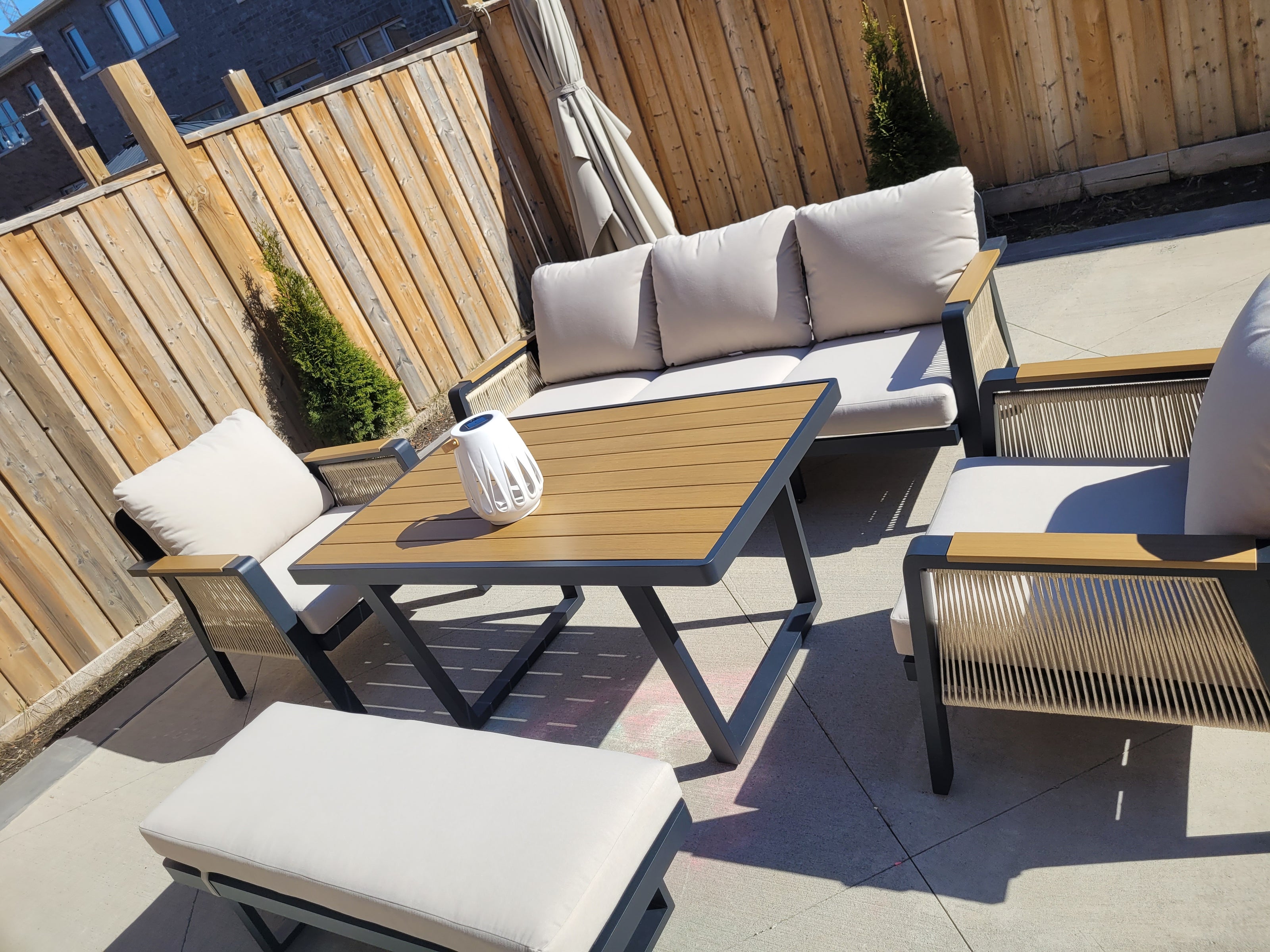 SNAKK SKITTENT Luxury Aluminum Dinning Patio Set with Teak Wood Accents – Modern Outdoor Lounge Set