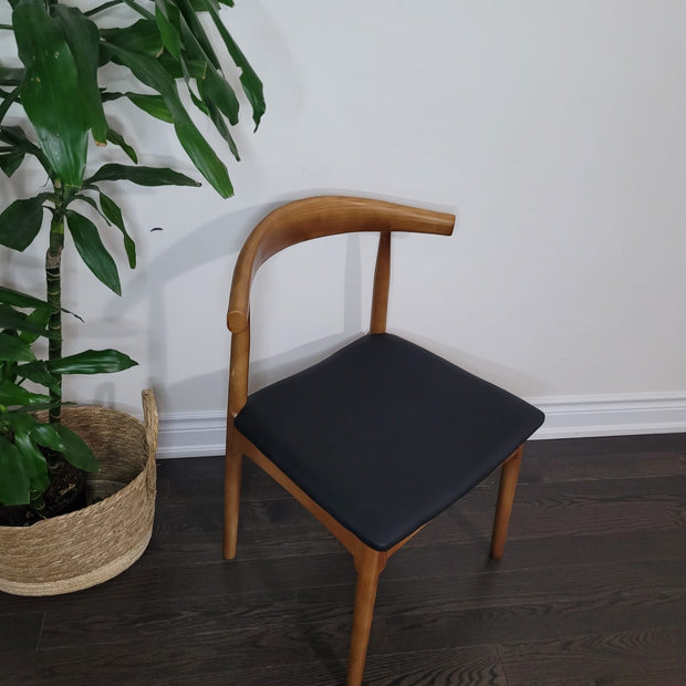 Chestnut Horn chair with cushion (PU leather)AR Dynamic CaEnhance your dining experience with our solid wood dining chairs with a unique horn-shaped design. Made from high quality rubberwood, these chairs provide a stable aDinning RoomChestnut Horn chairAR Dynamic Ca