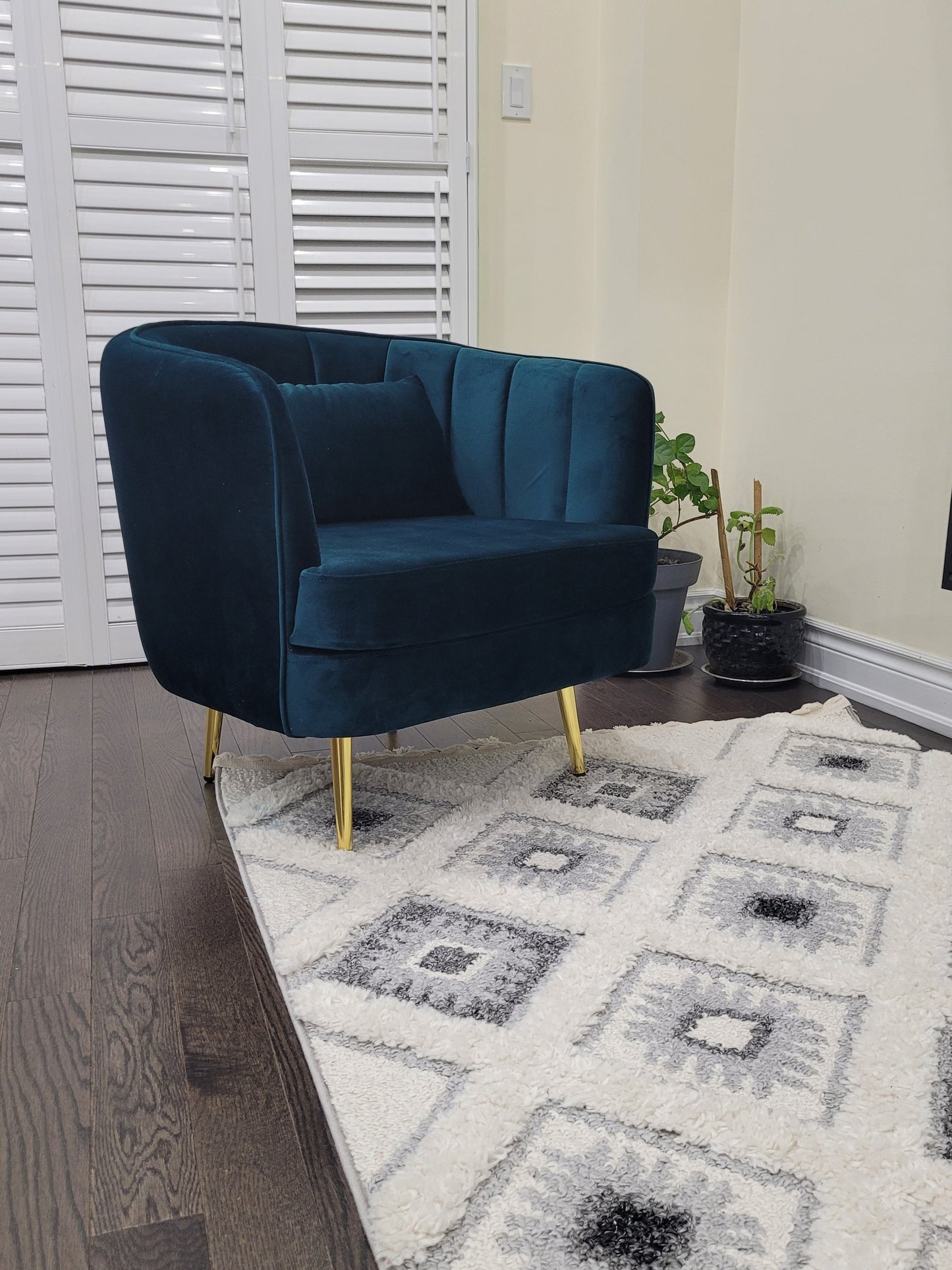 AR Dynamic Accent Chair