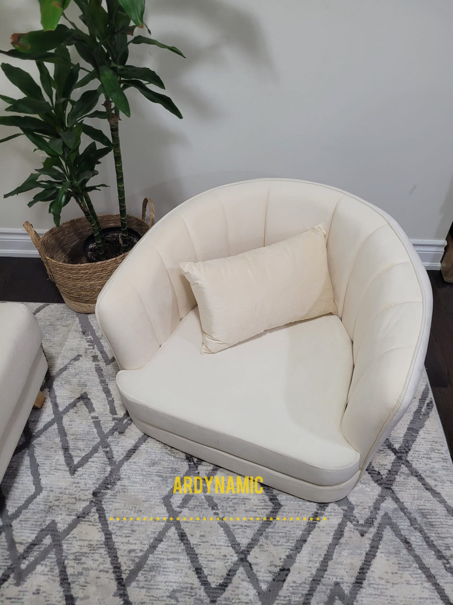 AR Dynamic Accent Chair